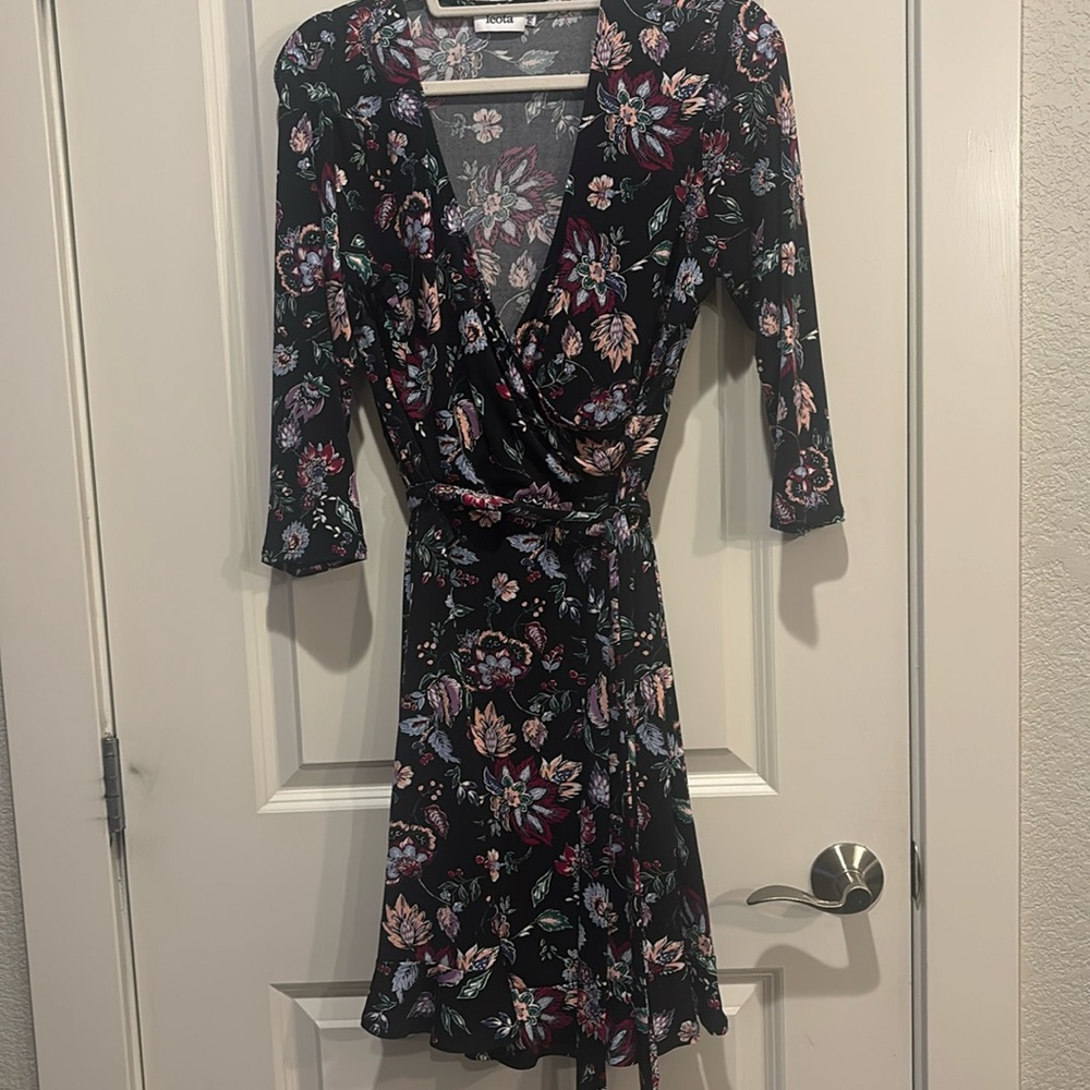 NWT Leota Women’s Wrap Dress.  Size Petite XL. So soft. Gorgeous